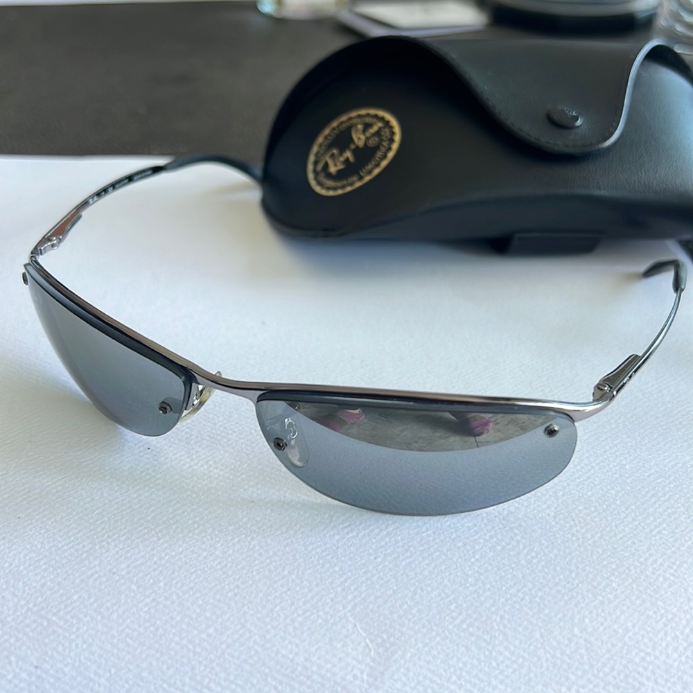 Rayban polarized top bar RB3179. In excellent shape. Very minor wear.
